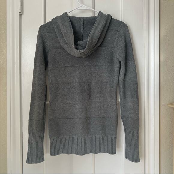 5/$25 Aeropostale Bella Sweater Grey Y2K Hooded Pullover, Half Button Size M - Picture 3 of 4